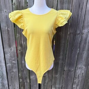Suzy Shier Yellow Ruffle Sleeve Bodysuit size Large